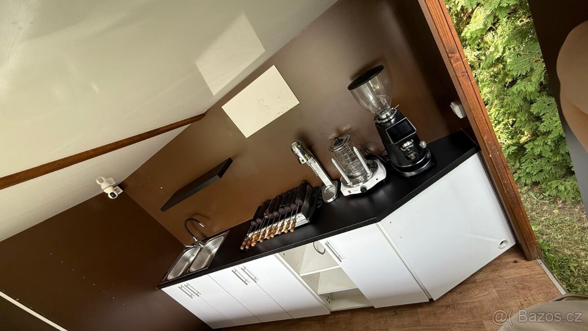 Plně vybavený stánek na rychlé občerstvení/kávu/trdelníky - 4