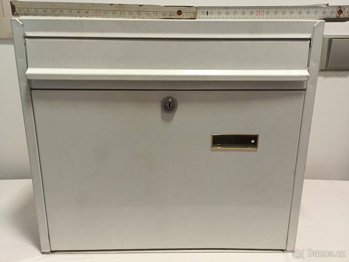 Lucerničky, kovové schránky, retro vláček na setrvačník - 4