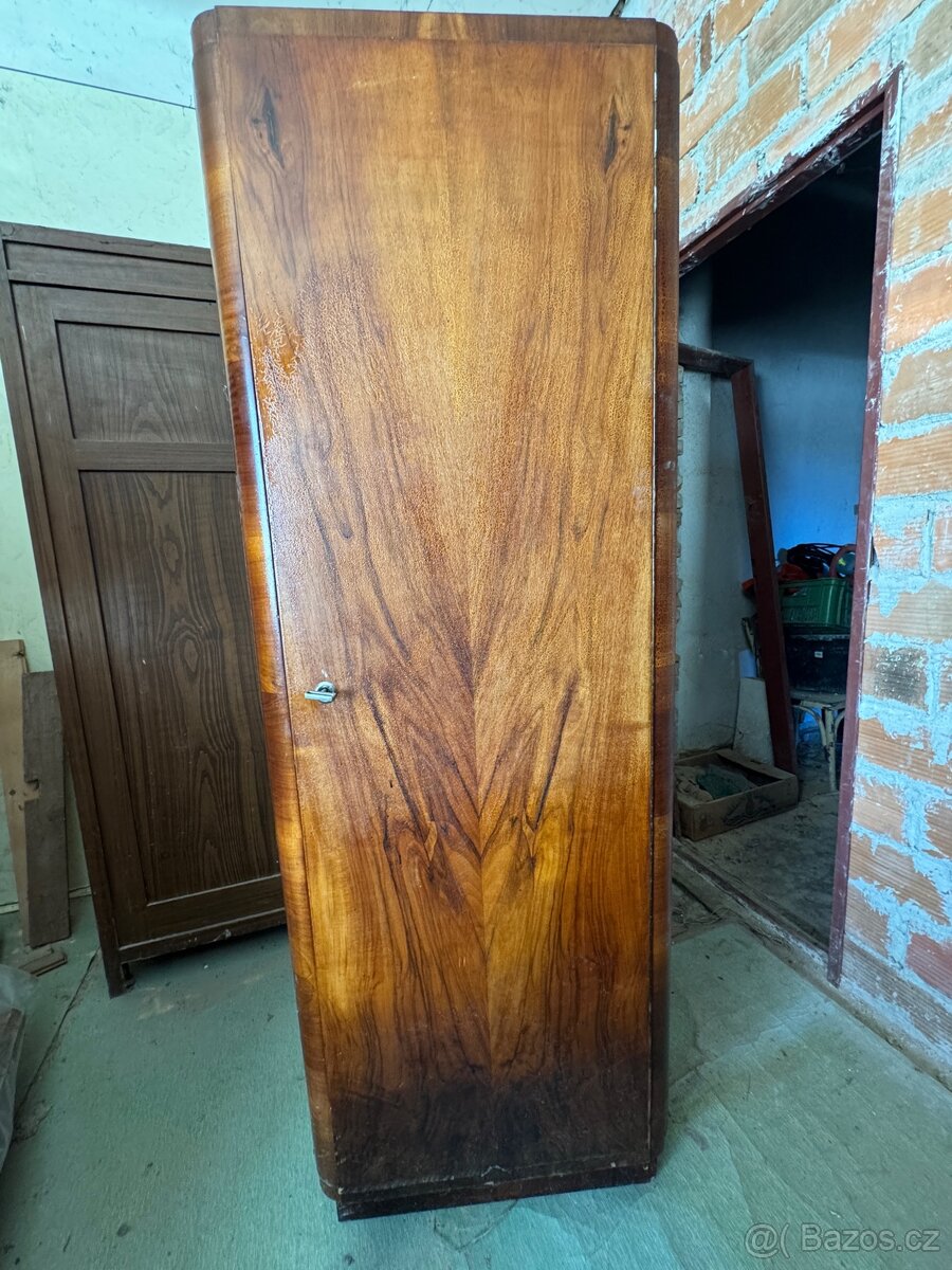 Starožitná šatní skříň - 4