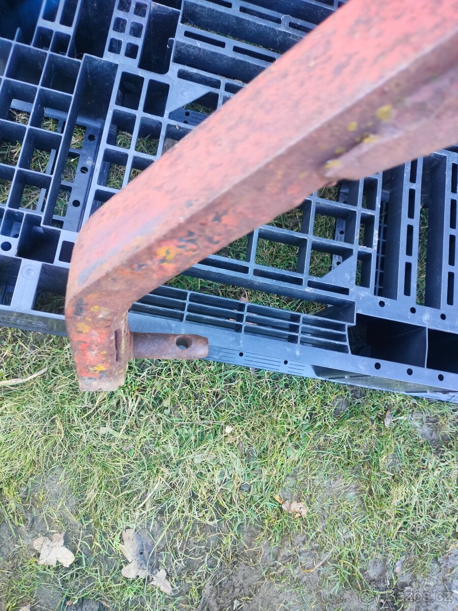 Prodám závěs ,kozu na obraceč sena EELLA TH 4 - 4