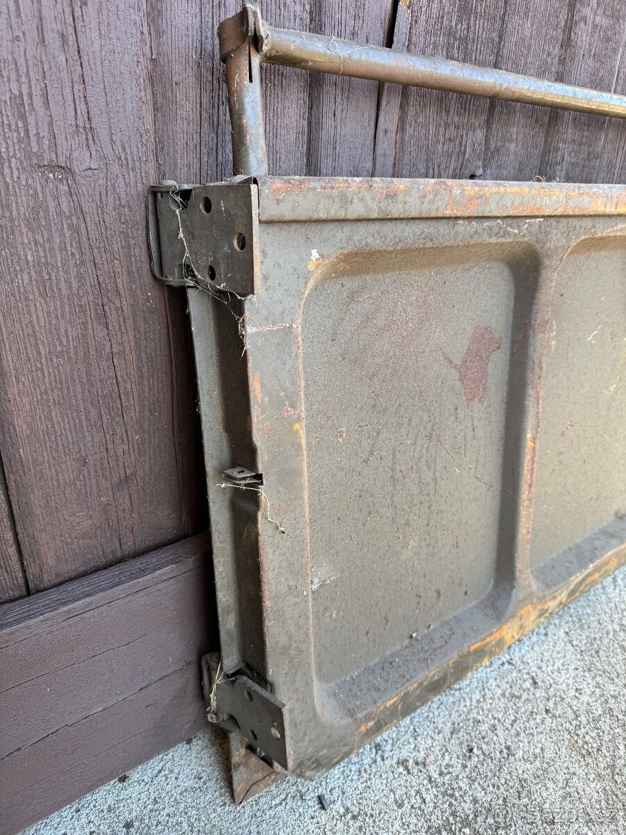 Nepoužité pravé dveře Gaz 69 - 4