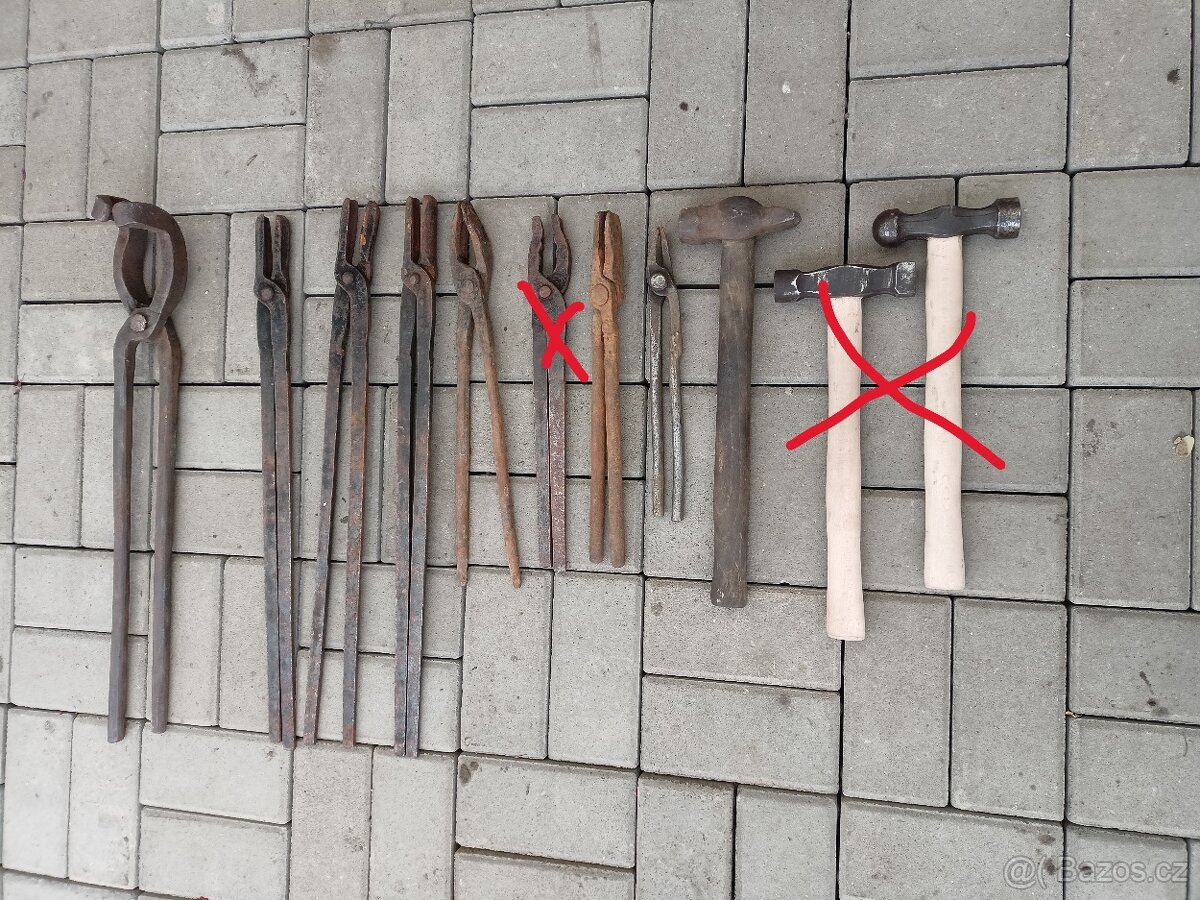 Kovářské nářadí,kleště,kladivo. - 4