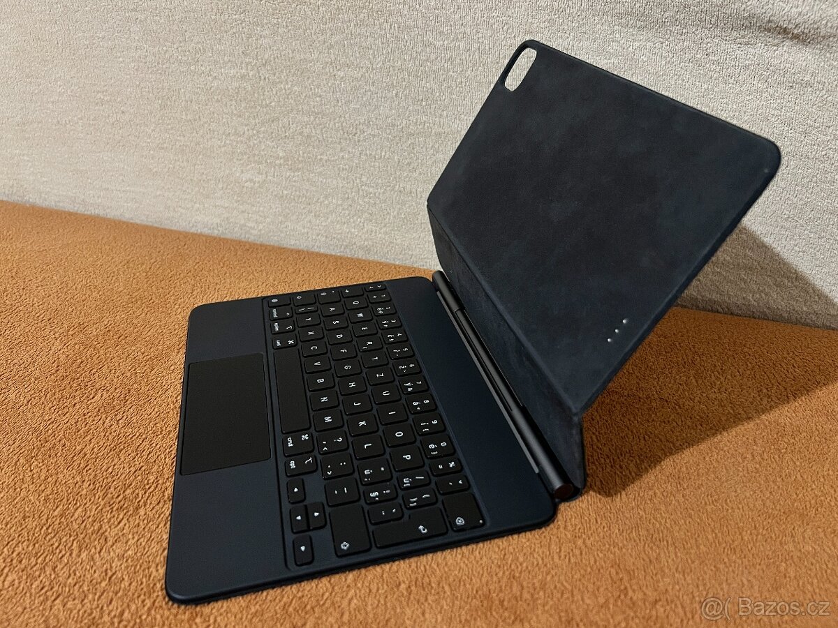 iPad Pro 11" M1 128 GB WiFi + Apple Pencil + Magic Keyboard - 4