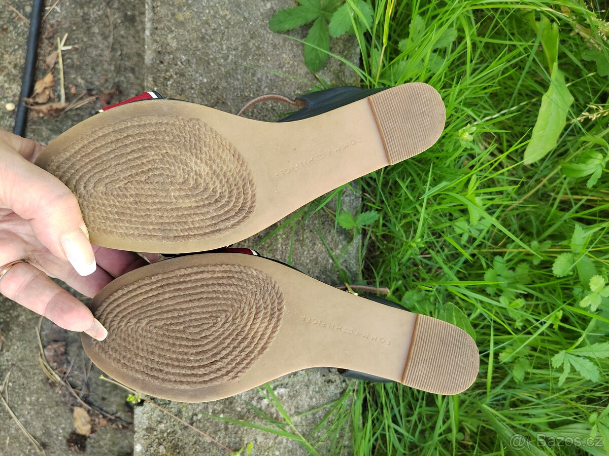 Boty Tommy Hilfiger č. 40 na vyšší platformě - 4