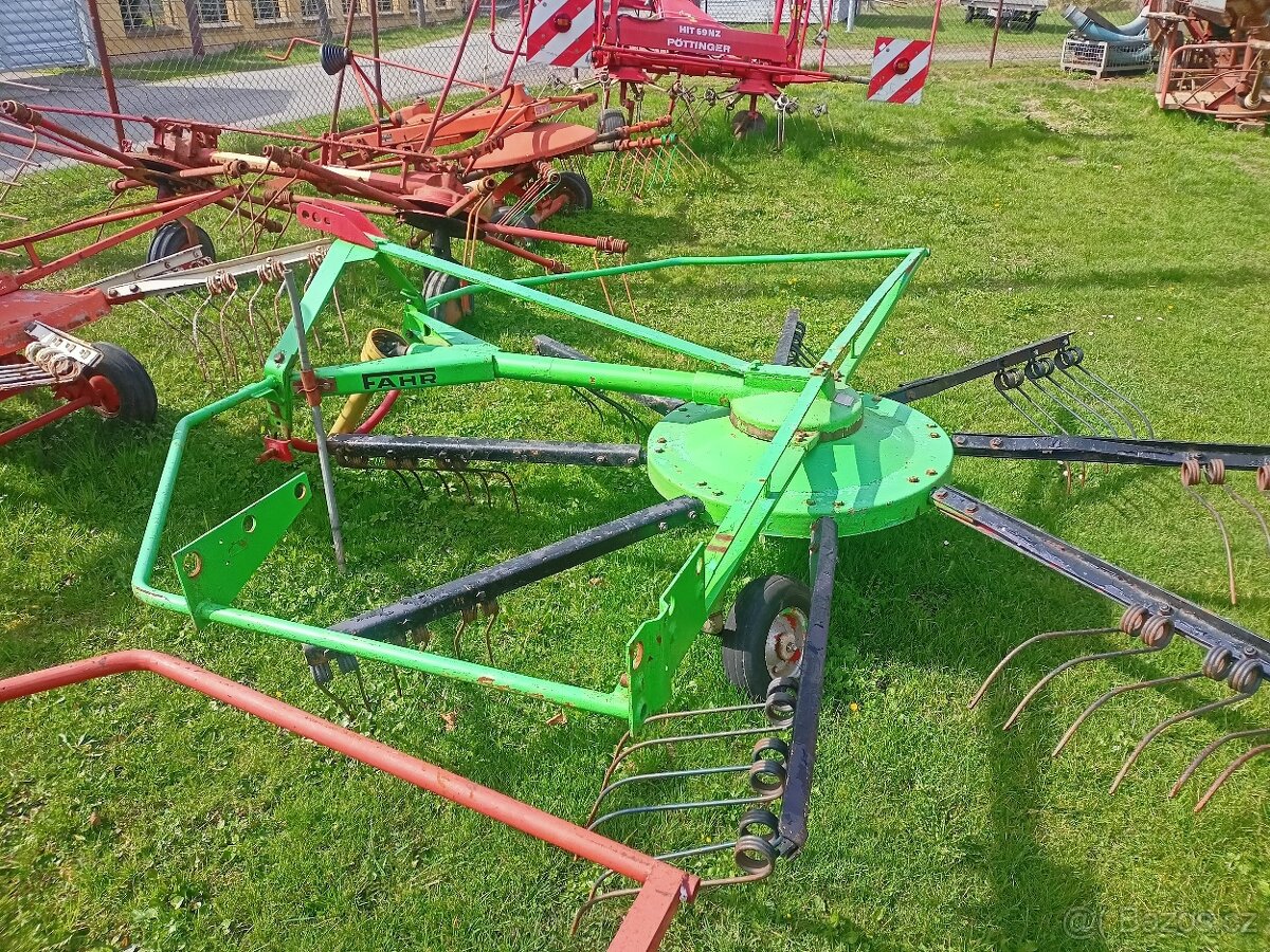 Shrnovač sena 2,5 m - 4