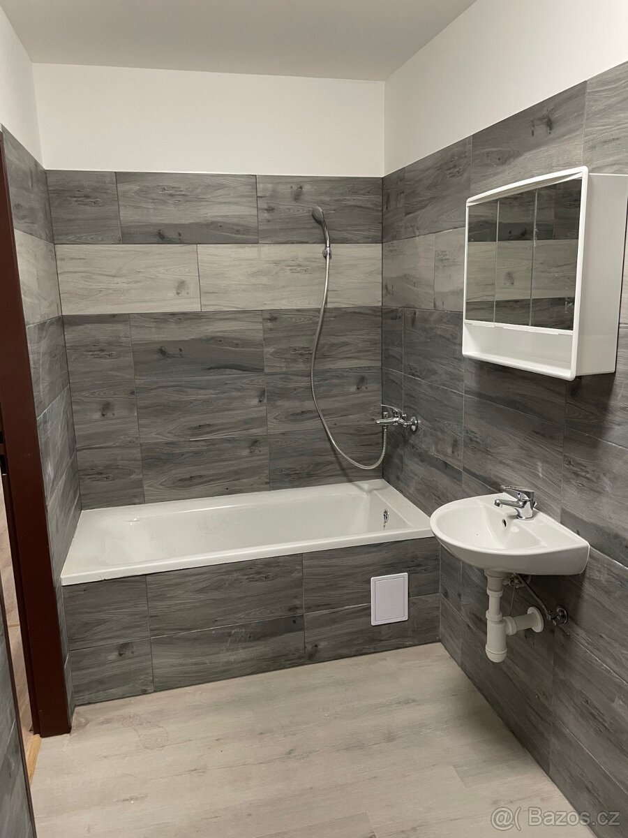 Pronájem bytu 2+kk v Úpici - 4