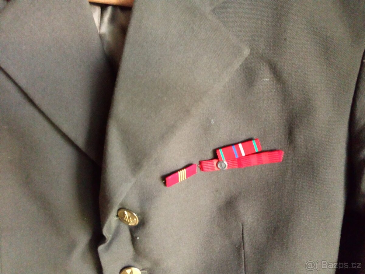 Vojenské uniformy v dobrém stavu - 4