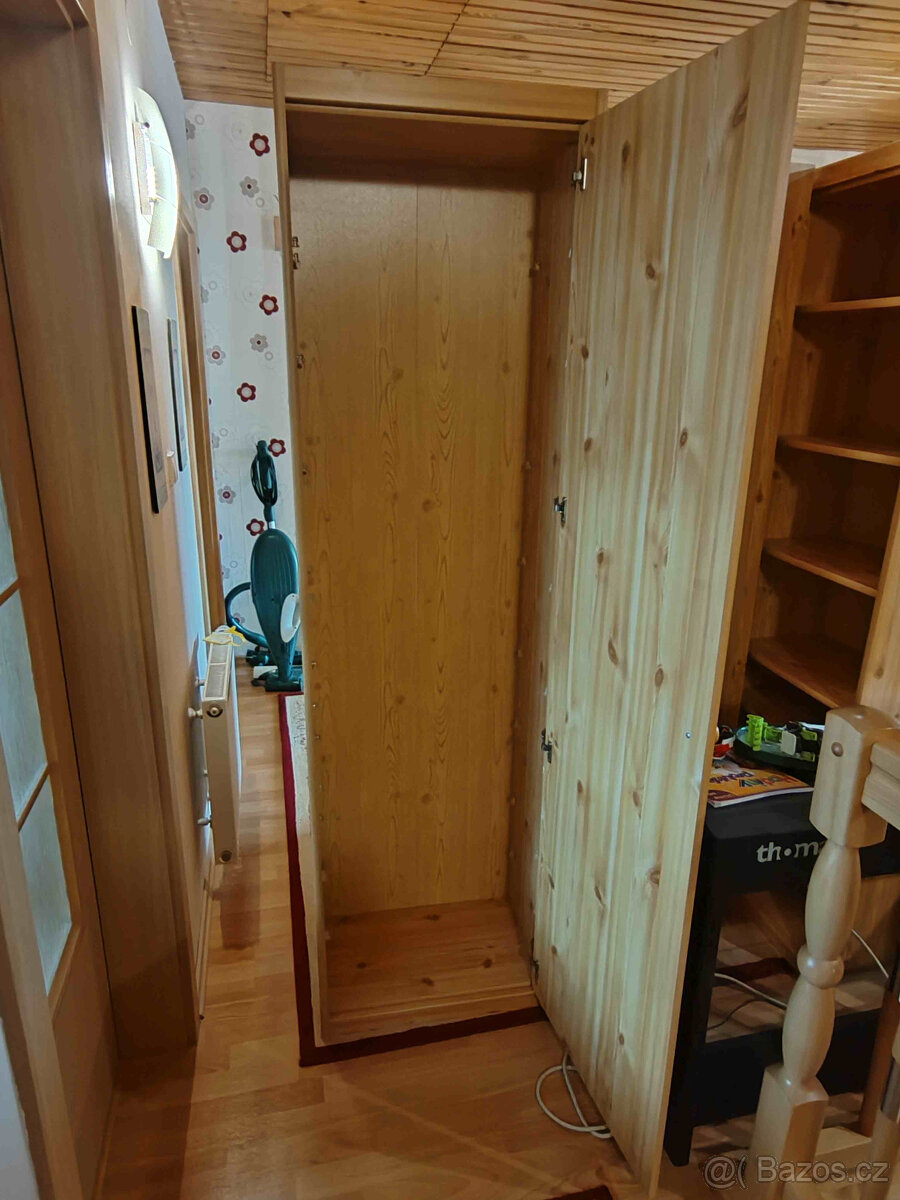prodám skříně a postel - 4