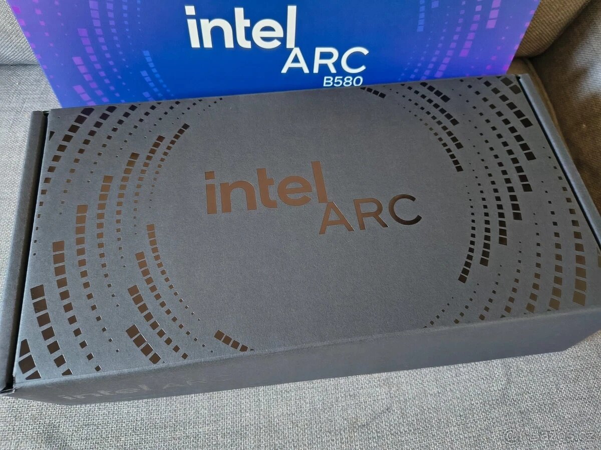 Nová grafická karta Intel Arc B580 Limited Edition 12GB - 4