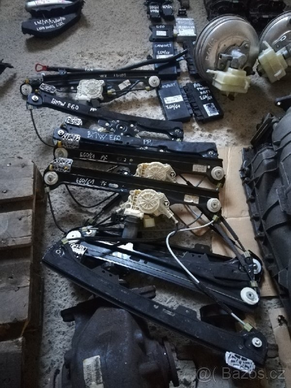 Náhradní díly BMW E60 motor 525d,525i,karosářina atd. - 4