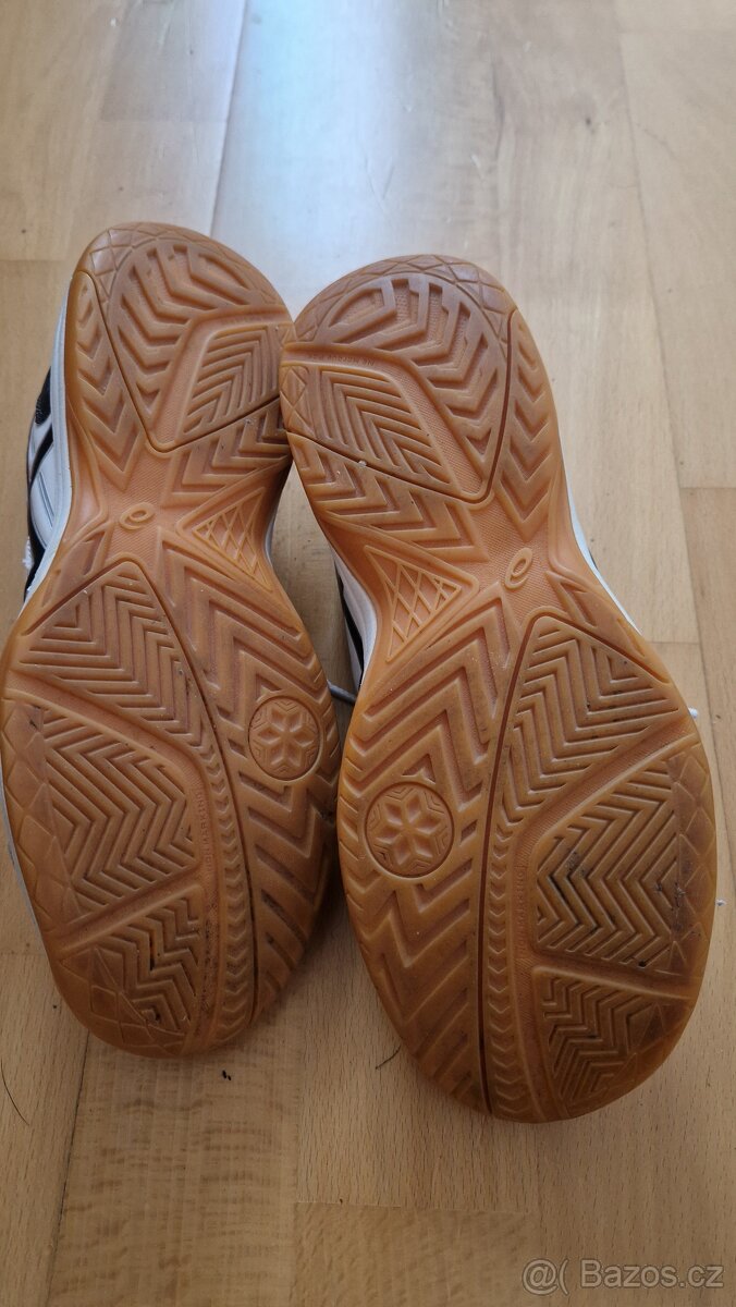 Tenisky, sálovky Asics Upcourt 4, velikost 39 - 4