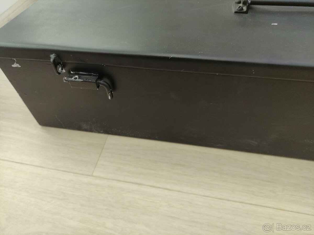 Uzamykatelná bedna např. na zbraně - 4