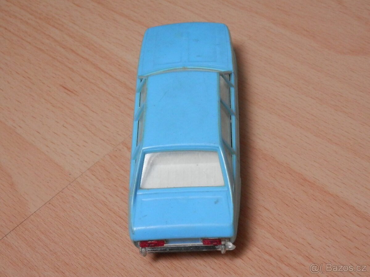 Staré sběratelské autíčko TATRA 613 - 4