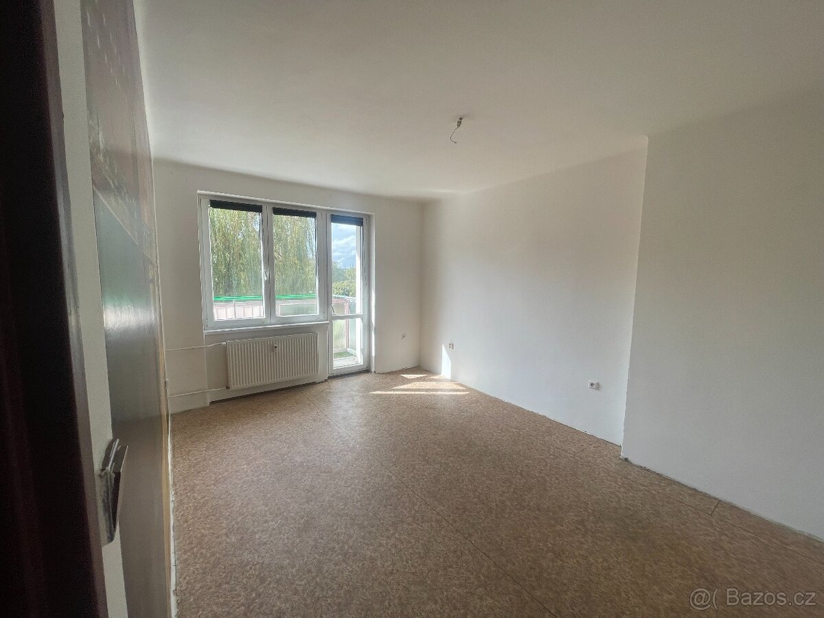 Byt 2+1 v širším centru Chomutov - 4