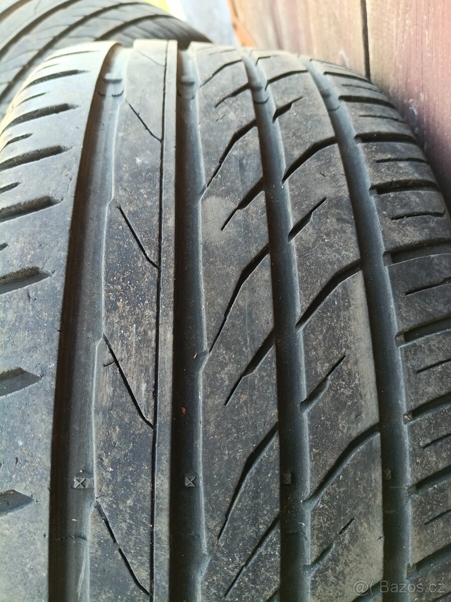 215/40R17 - 4