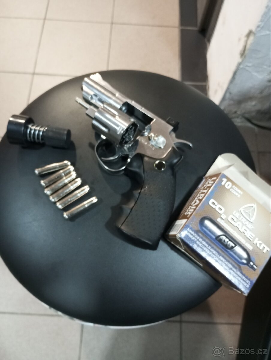 Prodám vzduchovou pistoli colt Legends s25 - 4