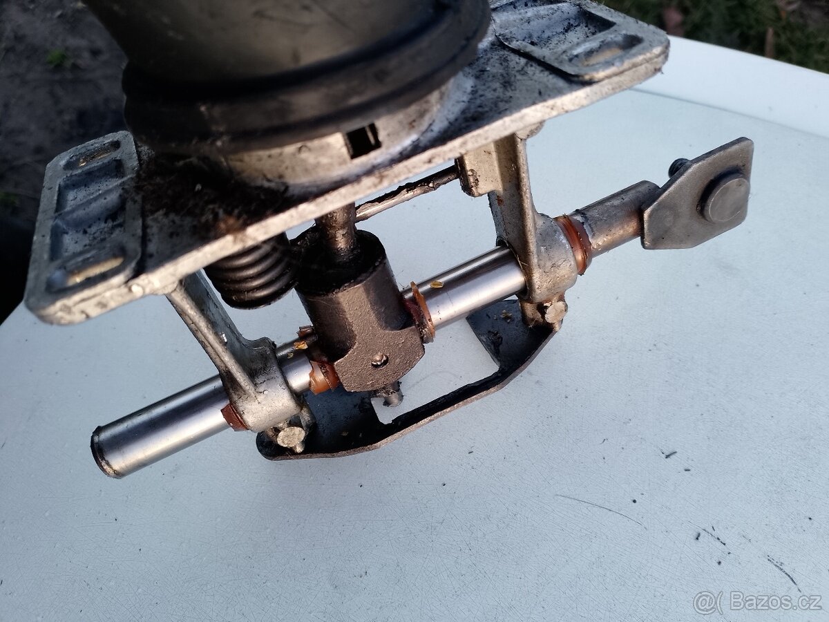 Škoda 125L 130L Rapid kulisa řazení 5Q - 4