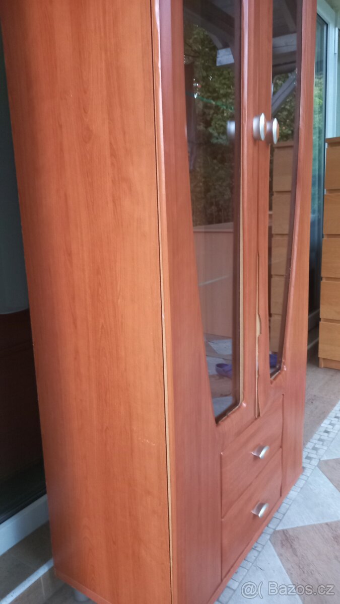 Prosklená vitrína se skleněnými fochy - 4