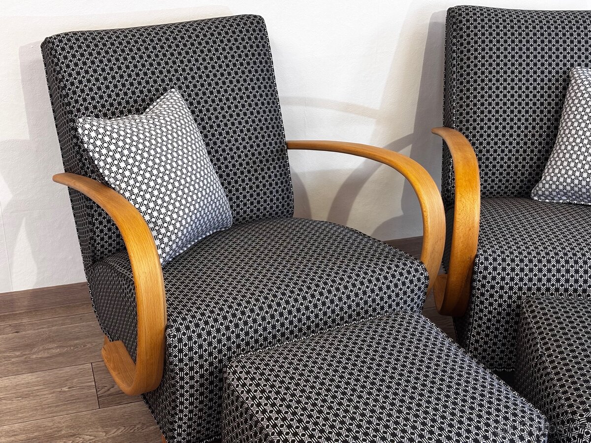 Renovovaná křesla Halabala s taburety - 4