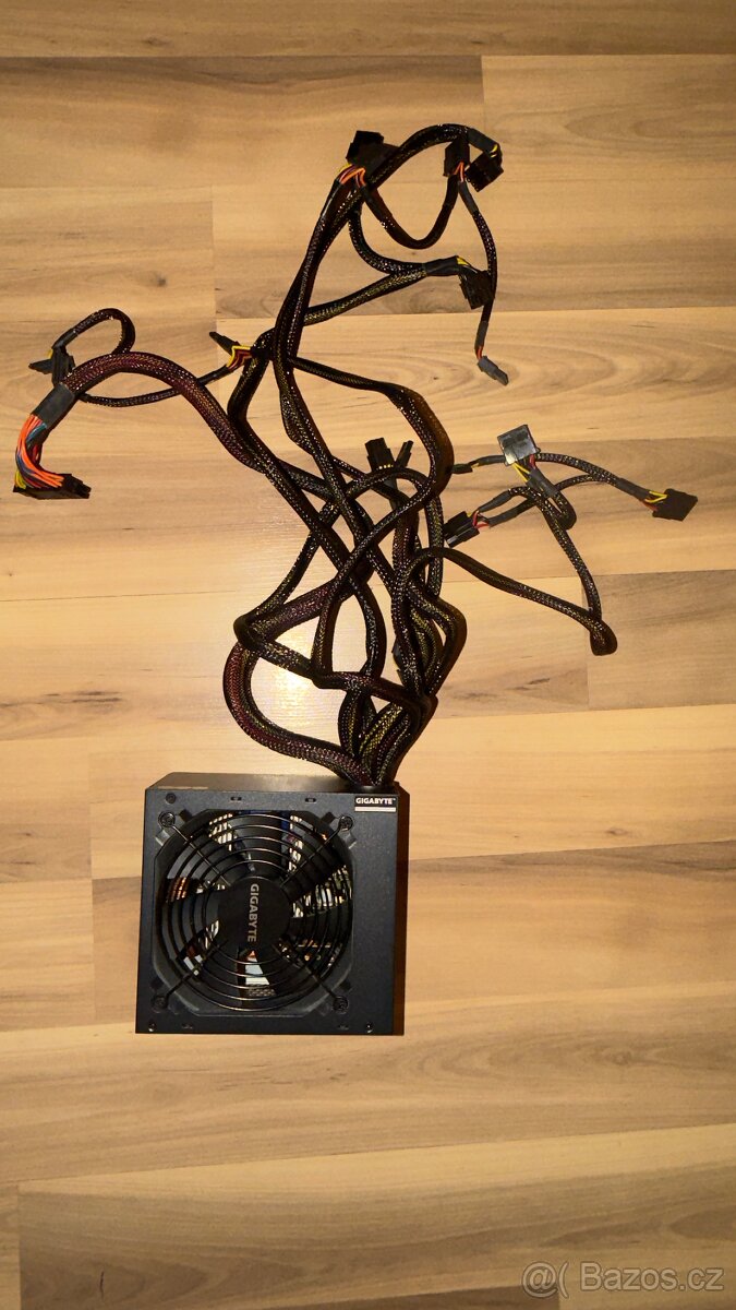 Zdroj GIGABYTE P650B 80Plus Bronze - 4