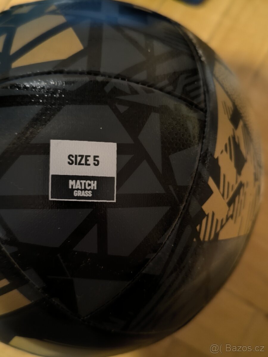 Fotbalový míč Umbro – velikost 5 - 4