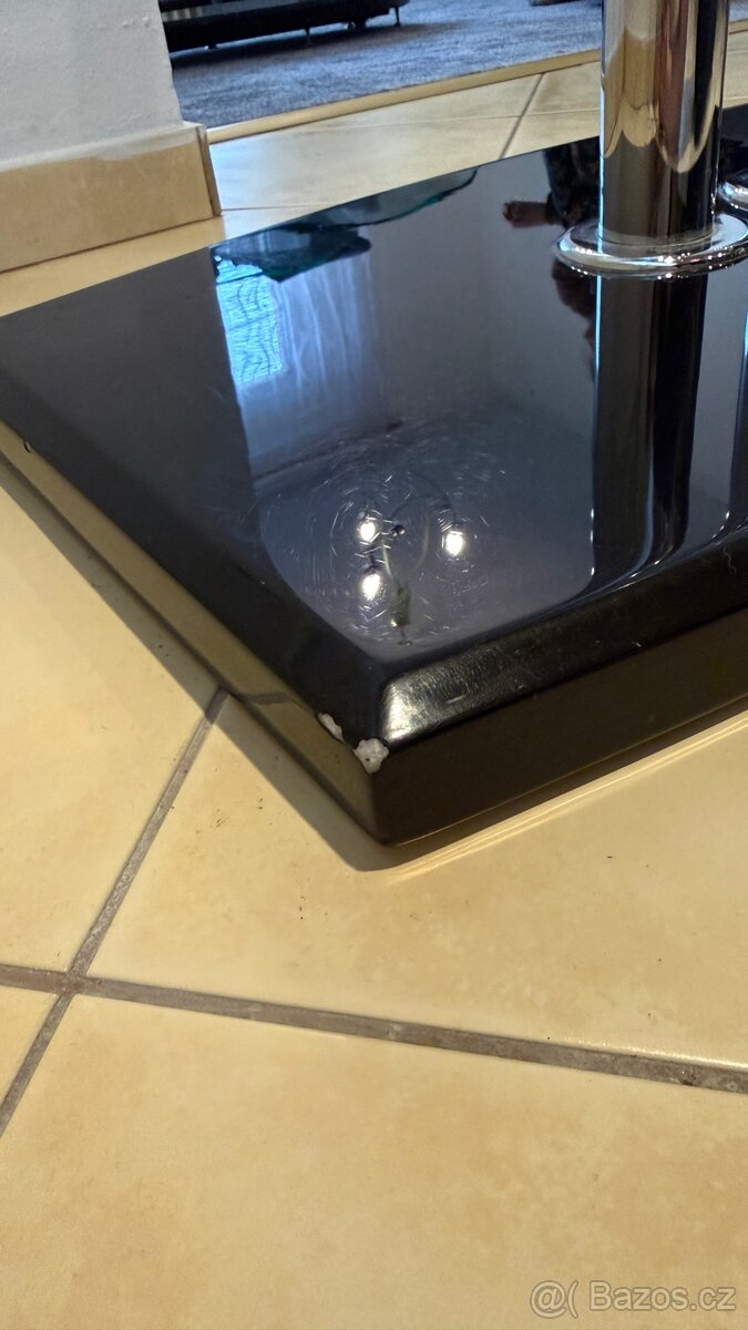 Skleněný jídelní stůl - 4