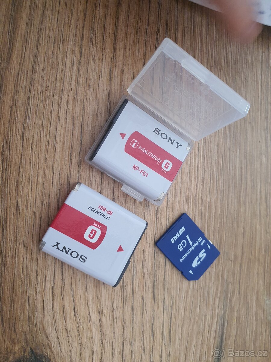 Sony Cyber-shot DSC-HX9V 16.2 MP - 4