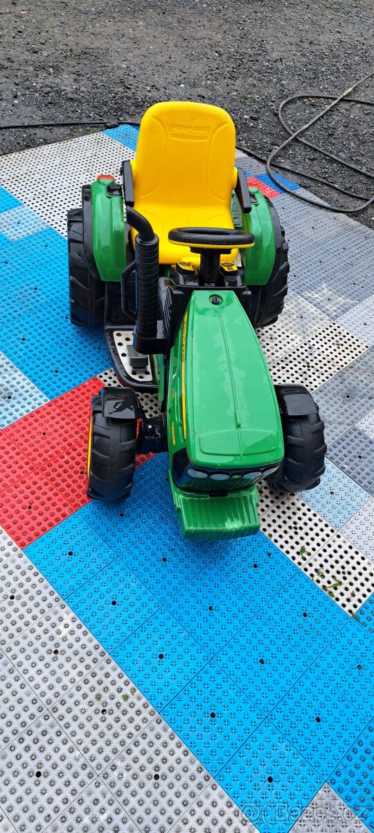 Elektrický traktor john deere - 4