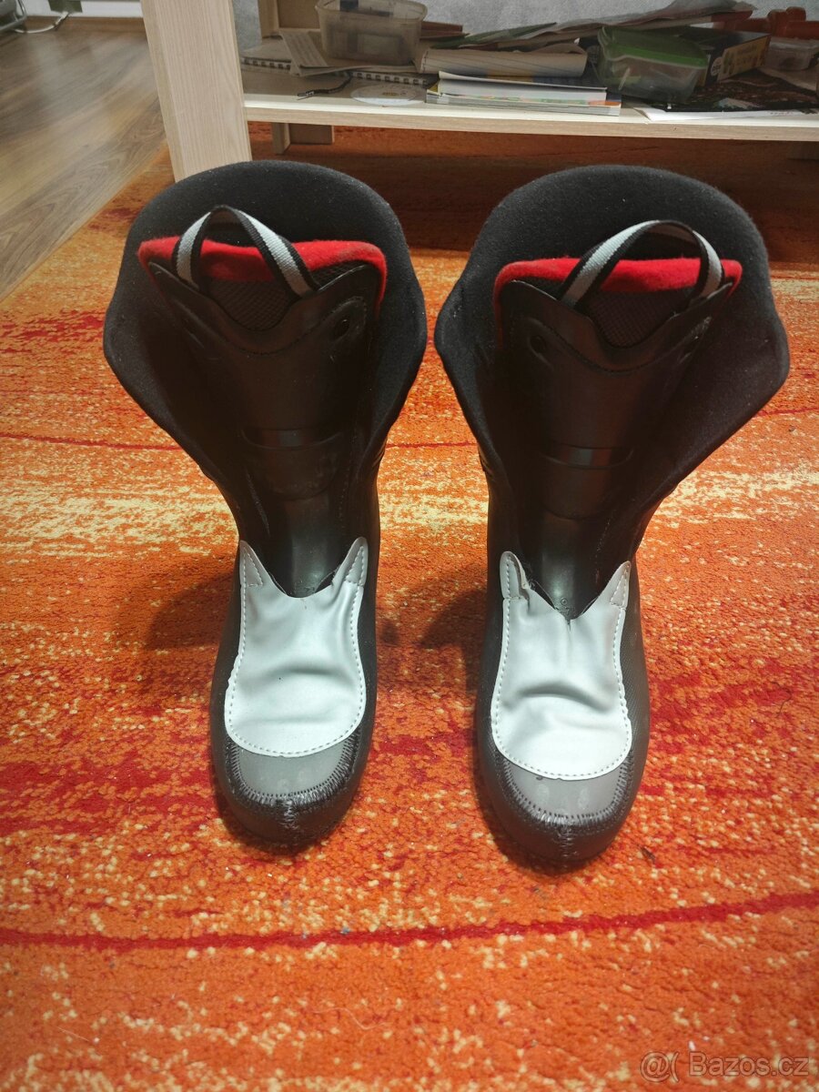 Lyžáky, lyže a helmy výbava - 4