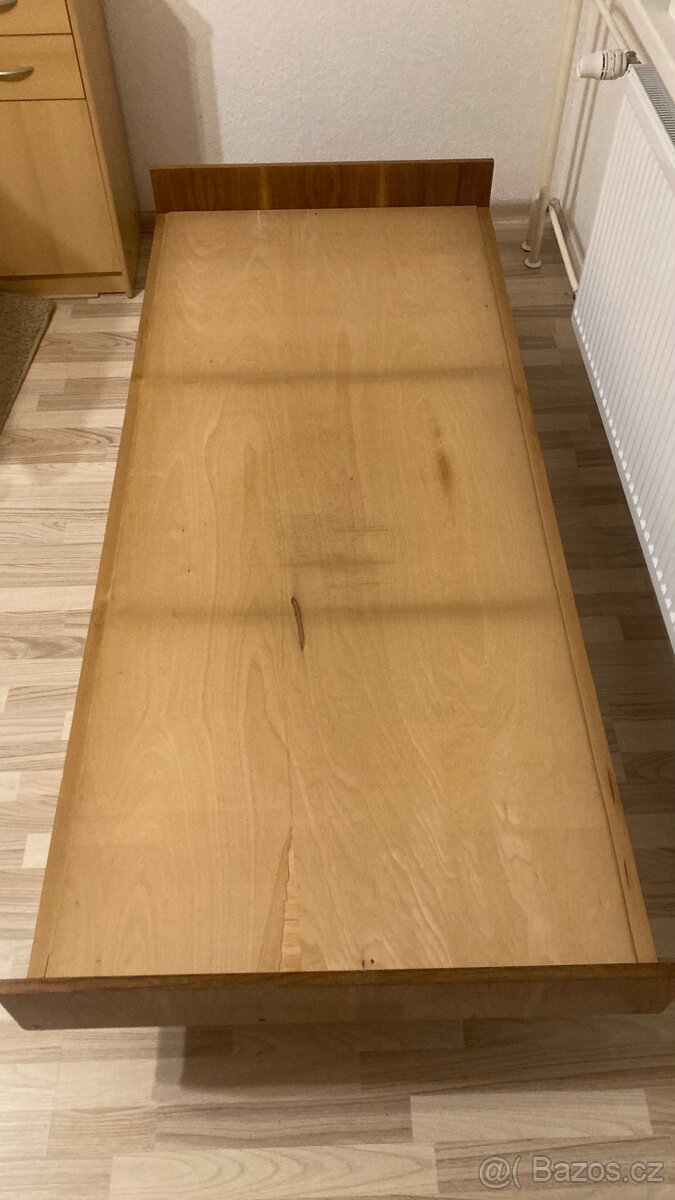 Postel z masivu, s úložným prostorem - 4