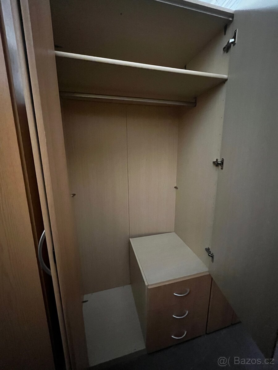 Skříň - 4