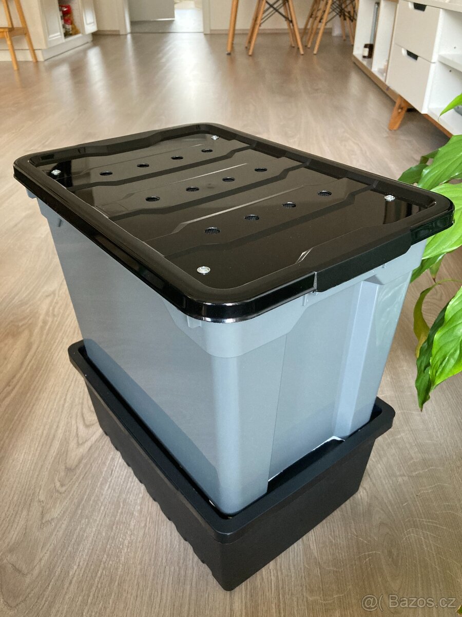 Šedý kompostér s chovnou nádobou o objemu 18 l - 4