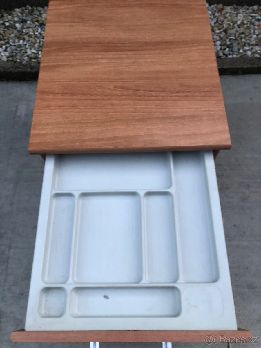 Kancelářská skříňka s šuplíky. Uzamykatelná. Pojízdný box - 4