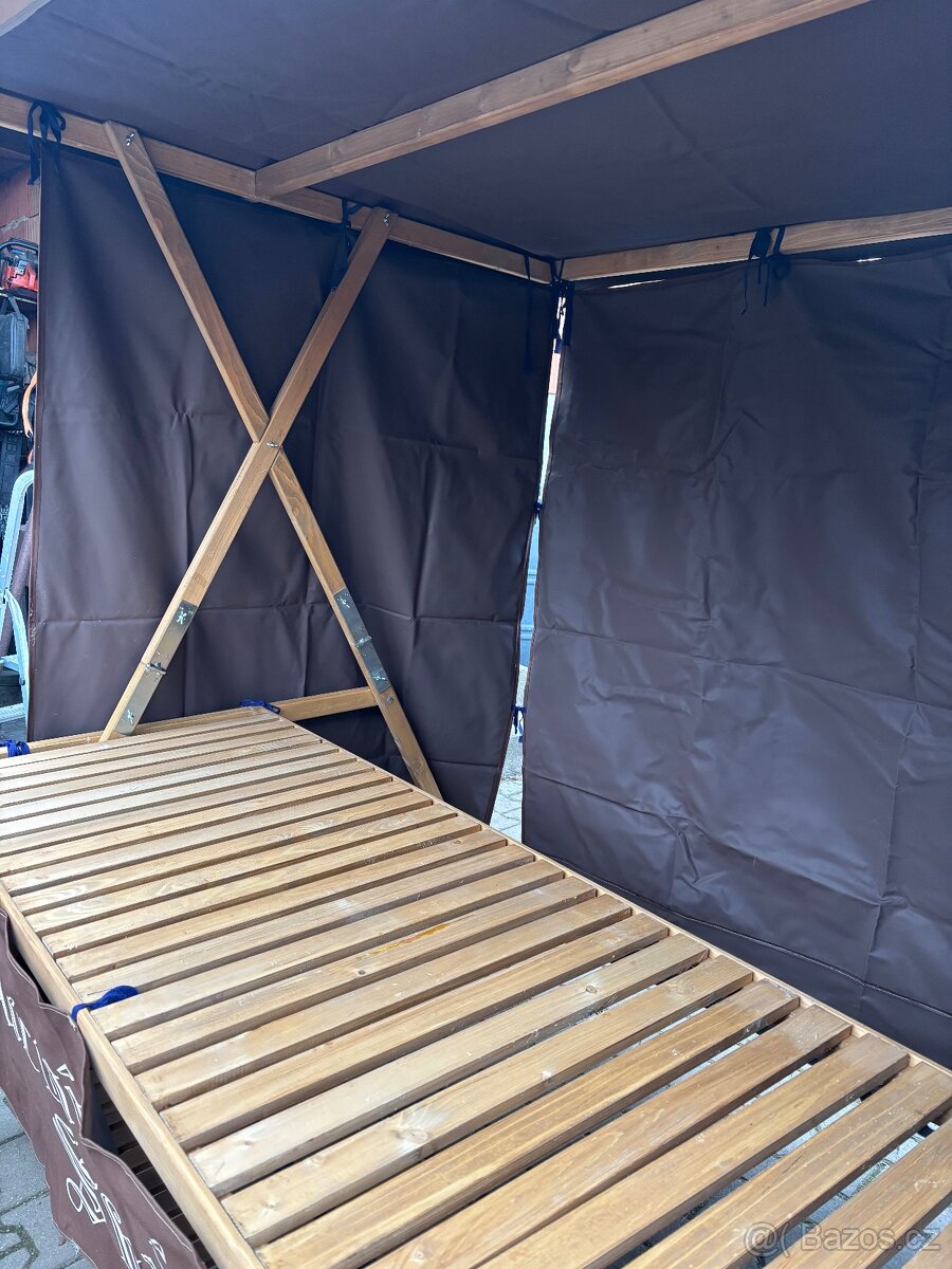 Dřevěný prodejní stánek - 4