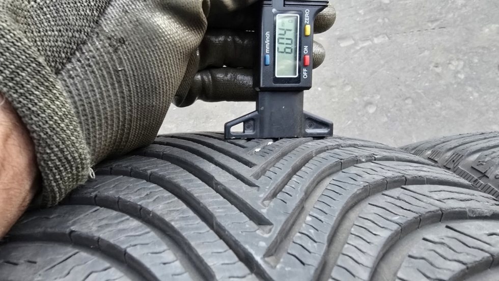 Zimní pneu 225/55/17 Michelin - 4