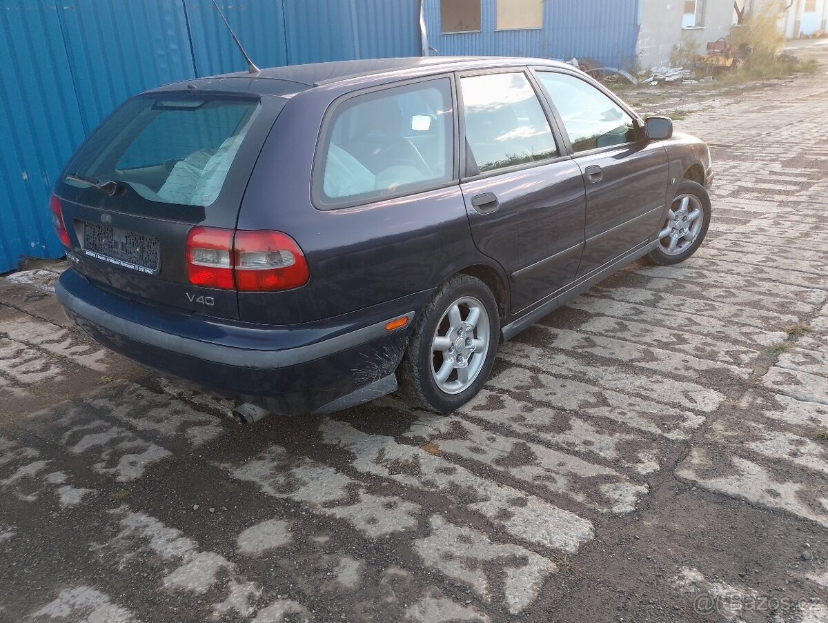 VOLVO V40 1.8 BENZÍN, DOVOZ NĚMECKO - 4
