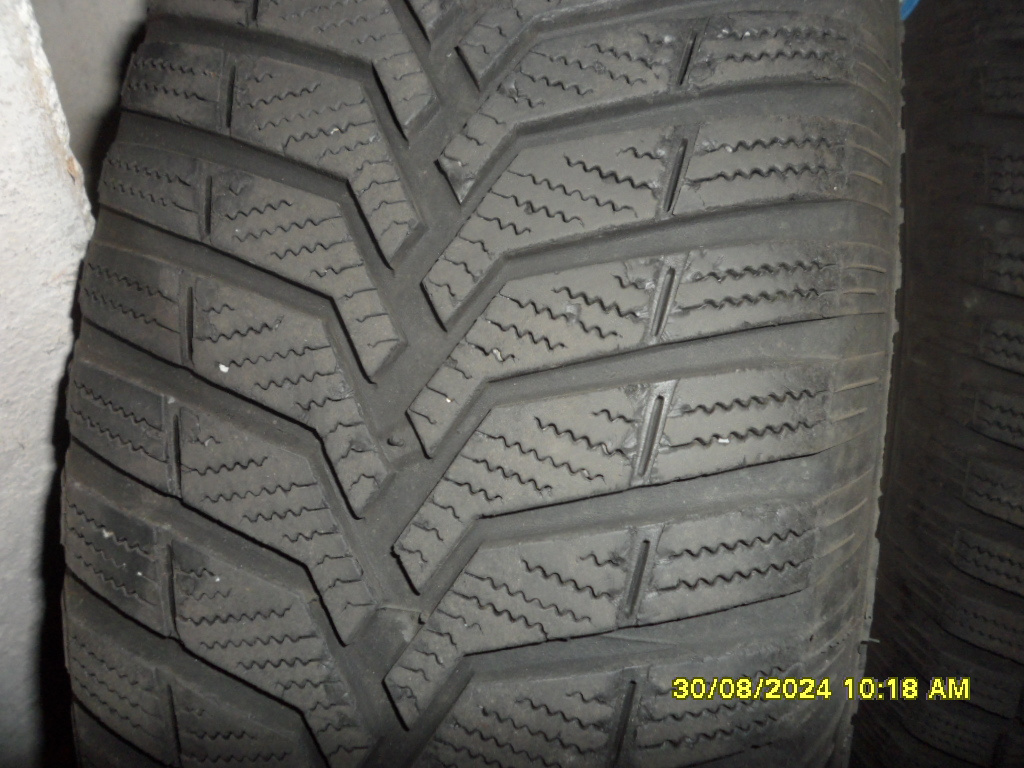 Prodám zimní pneu 195/60 R16 - 4