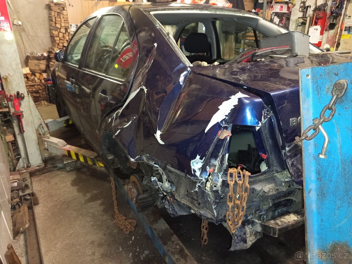 VW Bora 1.6 16v díly - 4