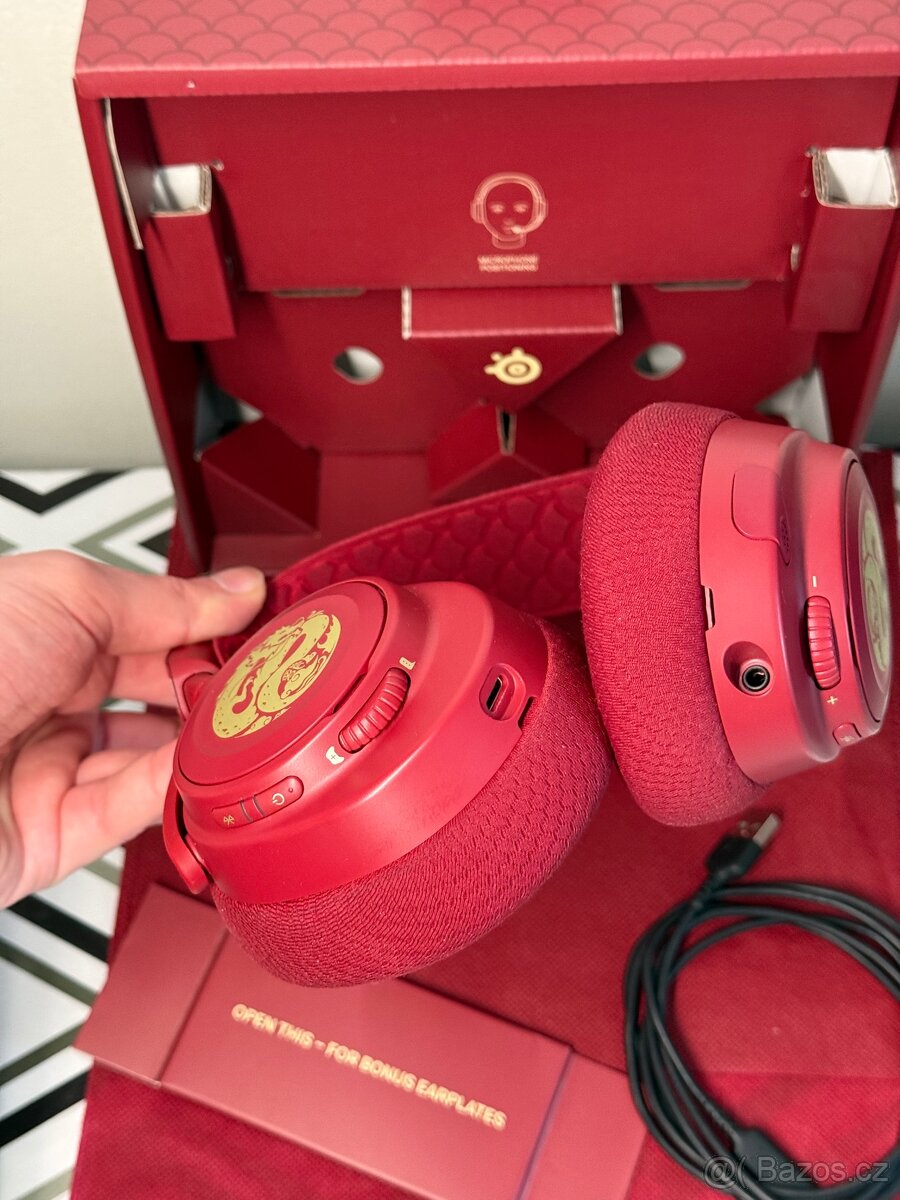 Sluchátka SteelSeries Arctis Nova 7 - Dragon Edition - 4