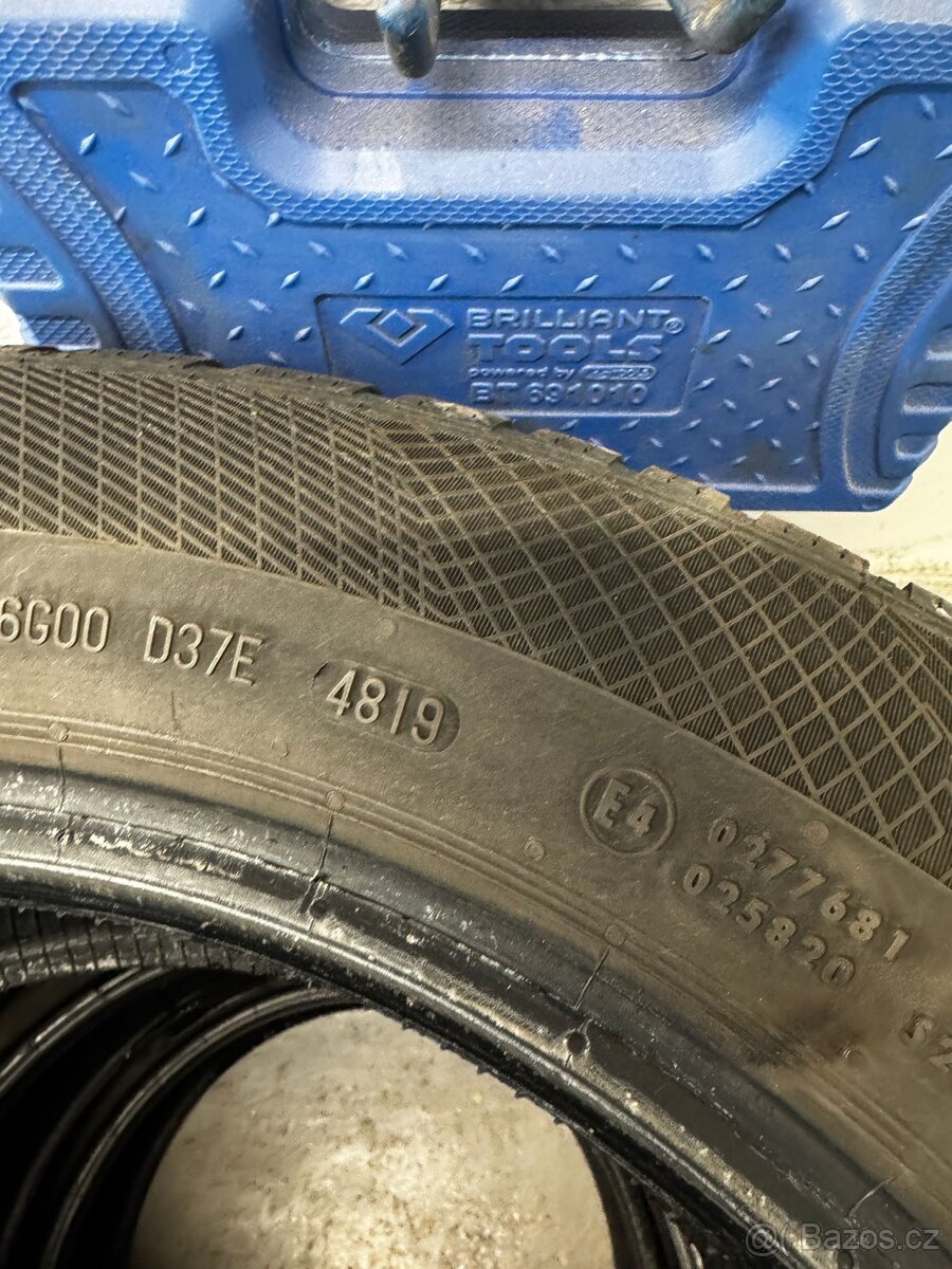 Pneu 225/55 r17 - 4