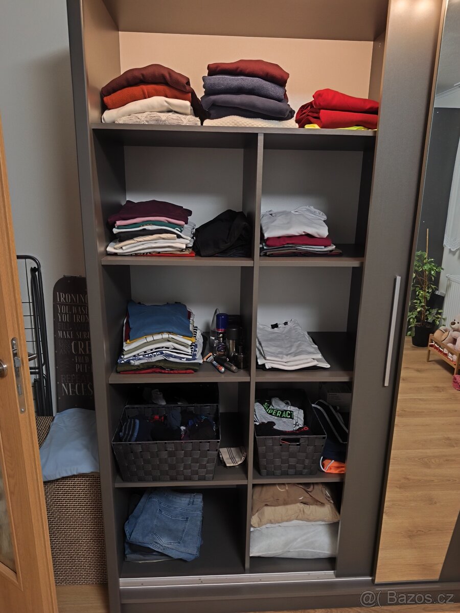 Šatní skříň - 4