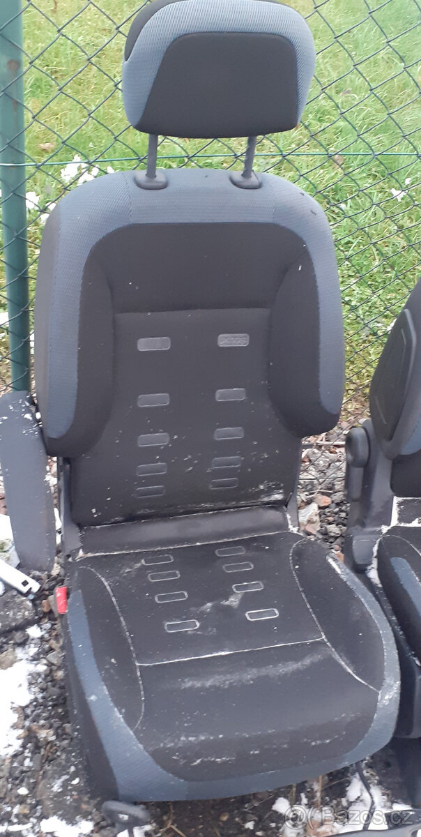 Citroën Berlingo II / Peugeot Partner II - Přední sedačky - 4