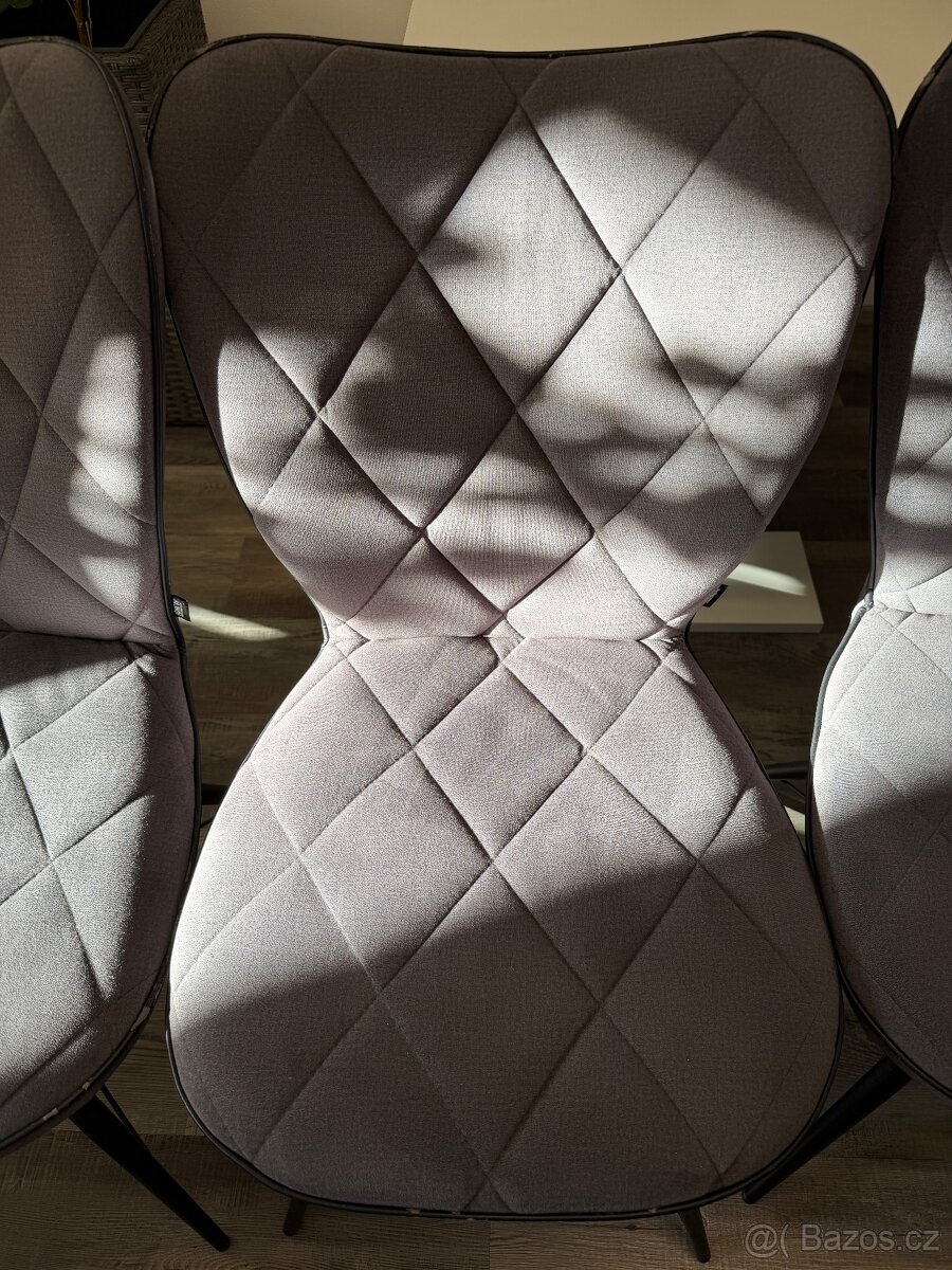 4 čalouněné jídelní židle - 4