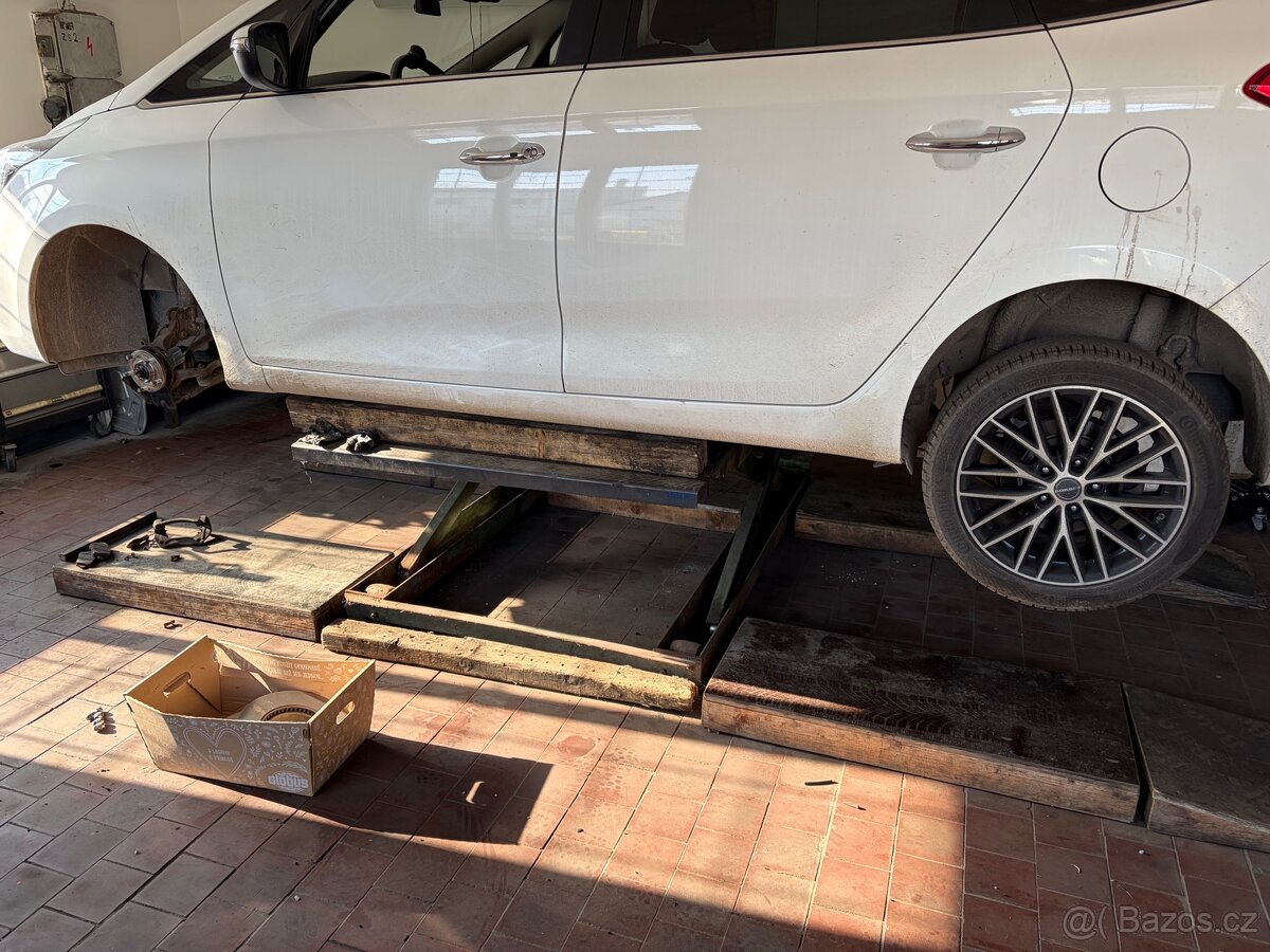 Nůžkový hever/zvedák - 4