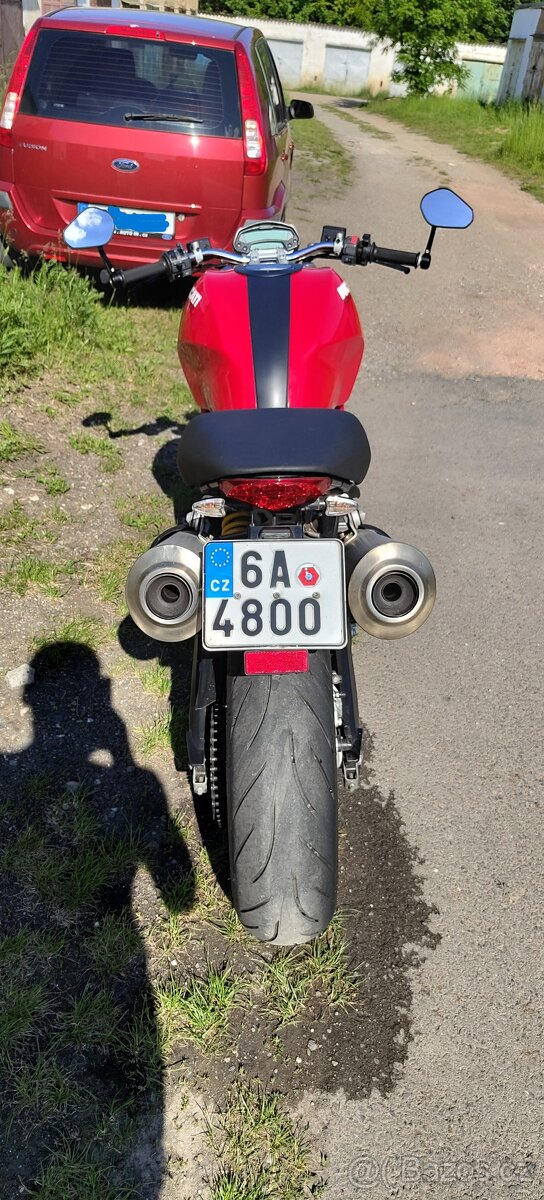 Ducati Monster 696 - 4