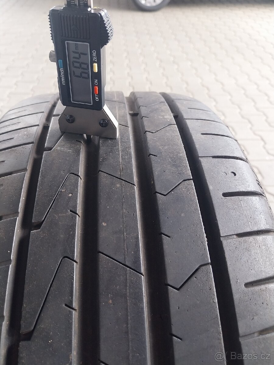 Prodám 2 x letní pneu Hankook 225/50/17 - 4
