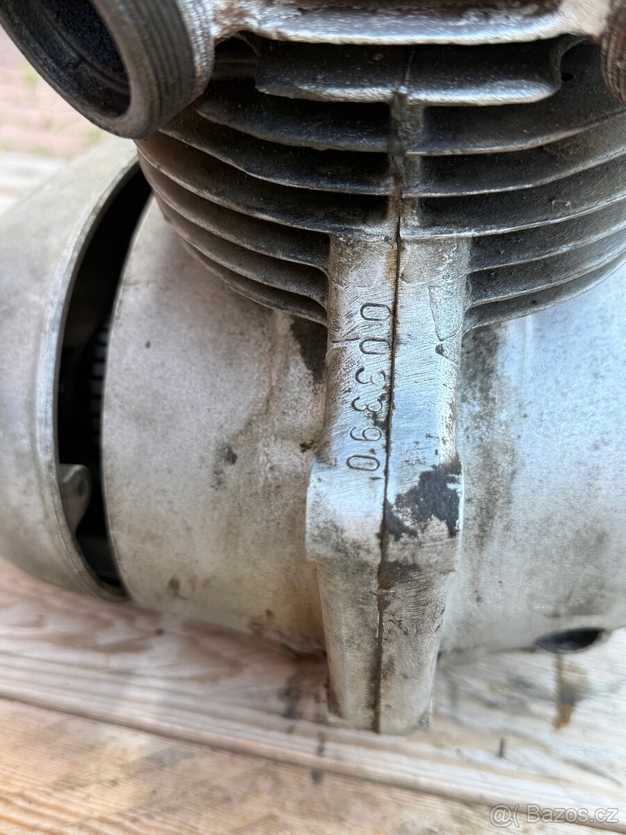 Jawa 250/353 Půlbuben/první typ - motor - 4