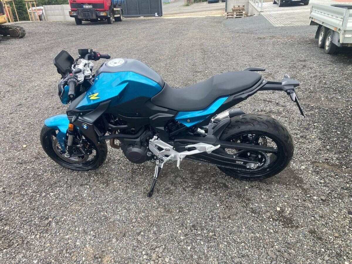 BMW F900 - 4
