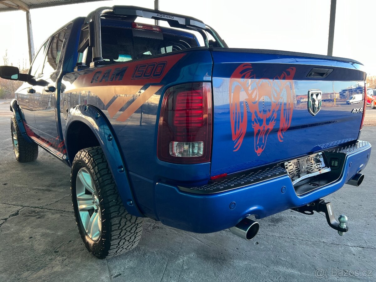 DODGE RAM 5.7 HEMI 4X4 model roku 2015