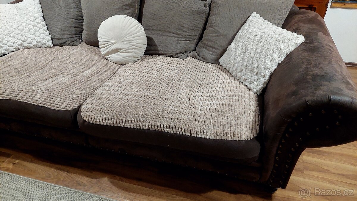 Velká pohovka v chesterfield stylu - 4